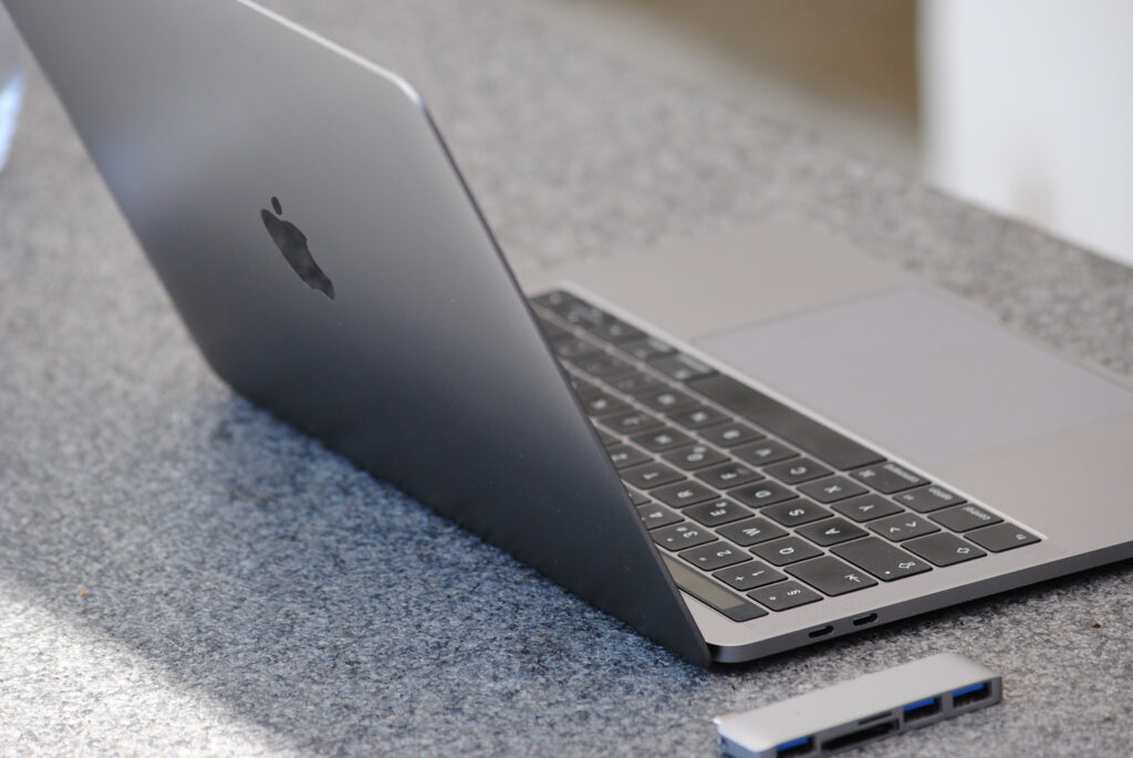 macbook large