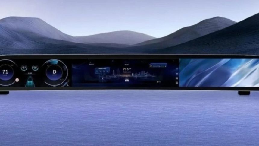 TCL 47,5" Kavisli Otomotiv Ekranını Tanıttı
