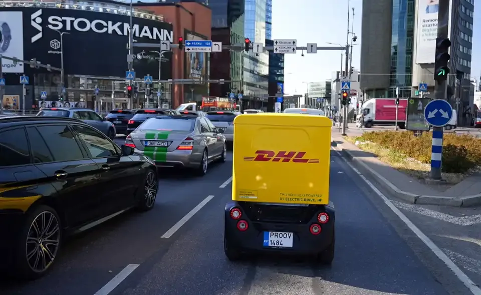 CLEVON delivering with DHL
