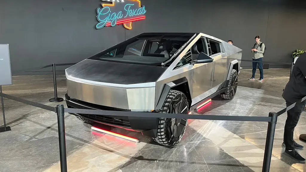 Tesla, Teksas'taki Fabrikasında İlk Cybertruck'ını Üretti