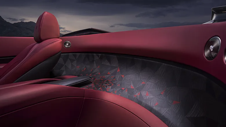 Rolls-Royce, 'La Rose Noire' Otomobilini Tanıttı