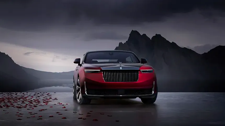 Rolls-Royce, 'La Rose Noire' Otomobilini Tanıttı