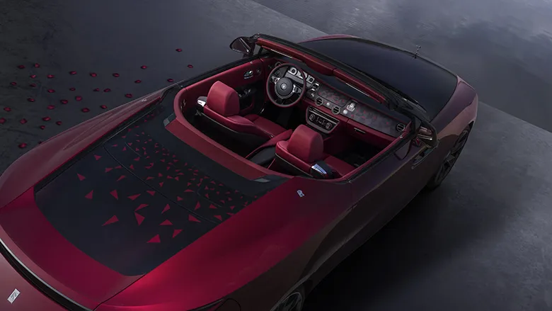 Rolls-Royce, 'La Rose Noire' Otomobilini Tanıttı