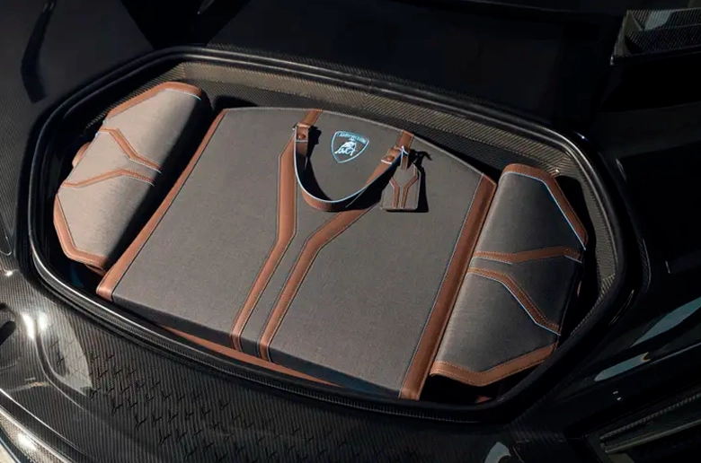 Lamborghini Tamamen Elektirikli Lanzador Modelini Tanıttı