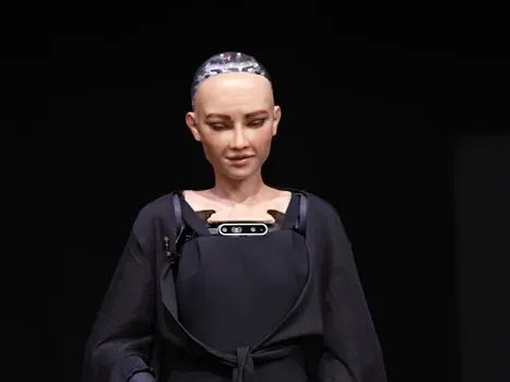 Robot Sophia Kimdir?