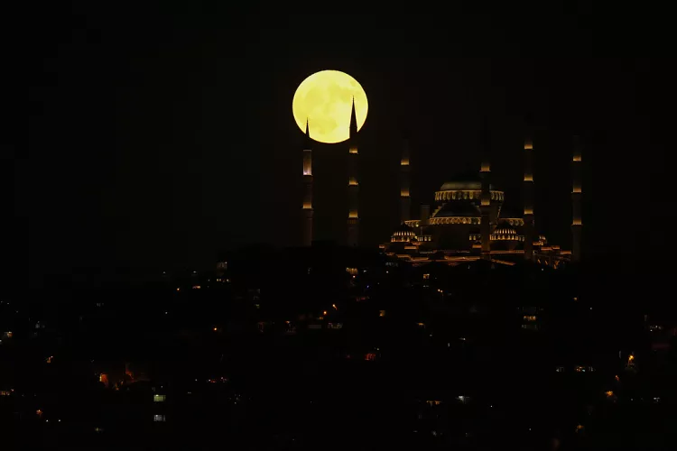 Ağustos Ayında Gökyüzünde 2 Süper Ay Görülecek!