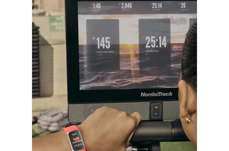 Fitbit Charge 6 Geliştirilmiş Kalp Atış Hızı ve Google Özellikleriyle Tanıtıldı