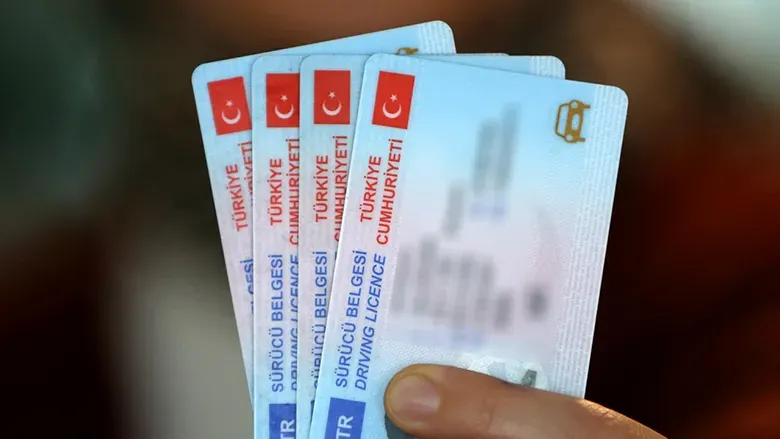 ''Hayat Kimliğinle Kolay'' Uygulamasıyla Ehliyet Taşıma Zorunluluğu Tarihe Karıştı