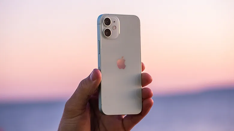 iphone mini back held with hand