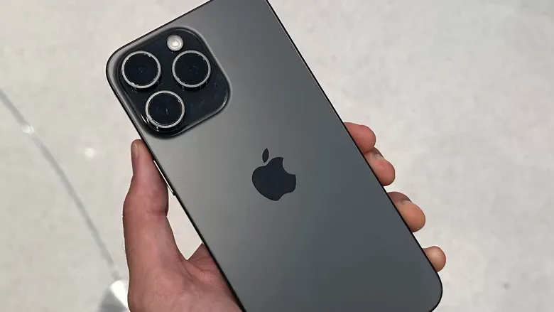 Apple iPhone 15 Pro Serisindeki Aşırı Isınma Sorunları İçin iOS 17 Güncellemesini Yayınlayacak