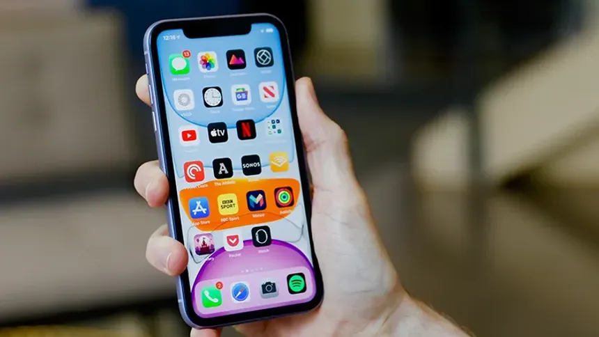 Apple, iPhone İçin ''Gizlilik Ekranı'' Teknolojisi Üzerinde Çalışıyor