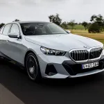 BMW, Yol Tutan İnsanları Düşündü: Otomobil Tavanına Ekranlar Geliyor