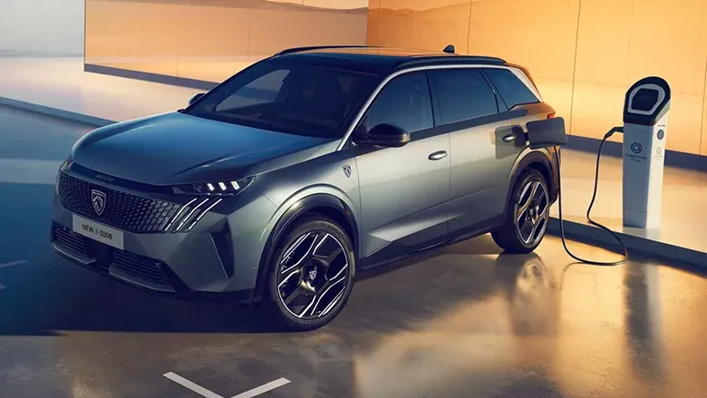 Yeni Peugeot E-5008 Tanıtıldı!
