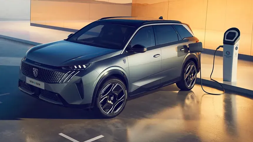 Yeni Peugeot E-5008 Tanıtıldı!