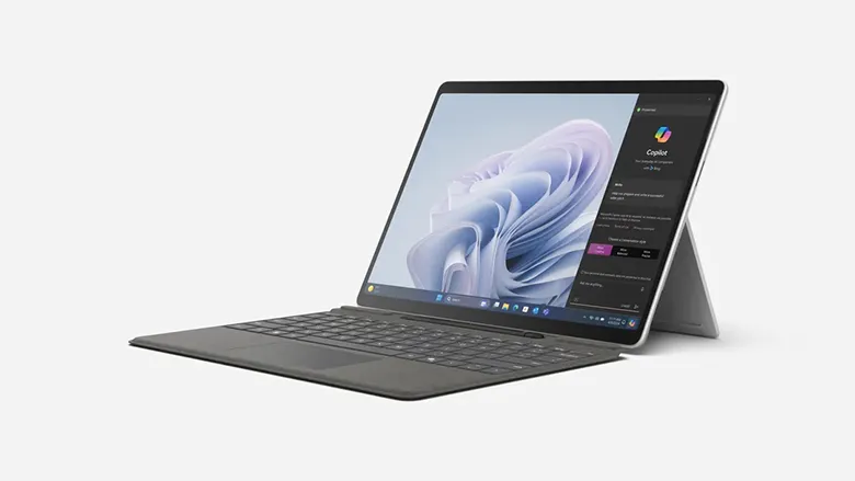 Microsoft, İlk Yapay Zeka Bilgisayarlarını Tanıttı
