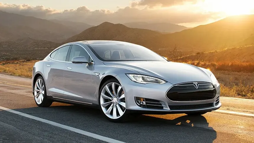 Tesla, Dünya Çapında İndirim Yaptı: Hisseler Düşmeye Devam Ediyor