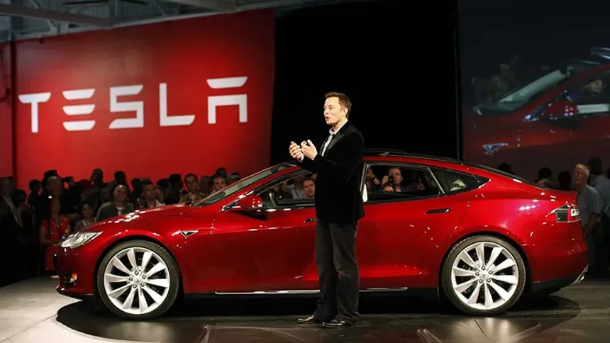 Tesla, Birçok Çalışanını İşten Kovdu!