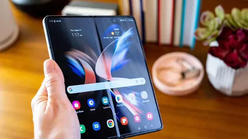 Galaxy Z Fold 6 ve Flip 6’nın Sızdırılan Görüntüleri Ekran Kırışıklığını Ortaya Koydu!