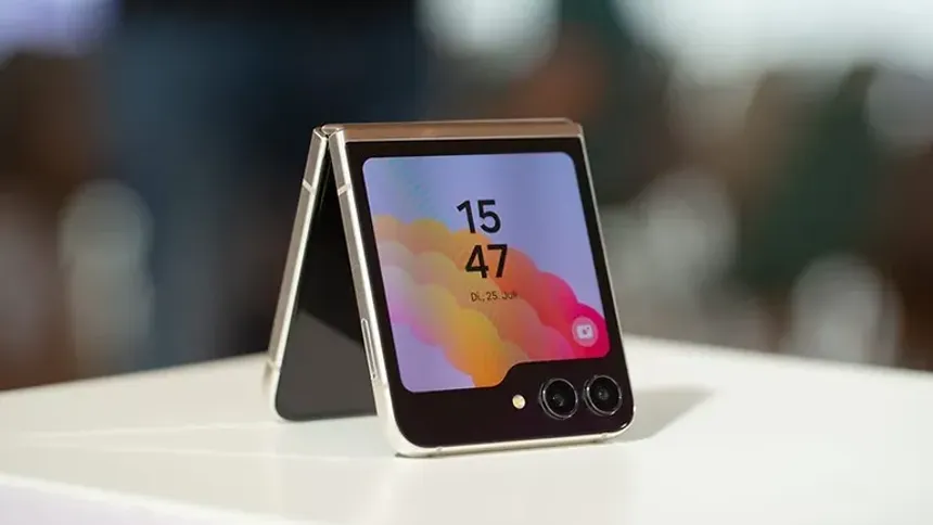 Samsung'un Galaxy Z Flip6 Modeli Daha Önceki Modellerden Pahalı Olacak