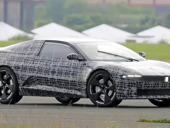 BMW'nin Yeni Elektrikli Otomobilinin Görüntüleri Ortaya Çıktı!