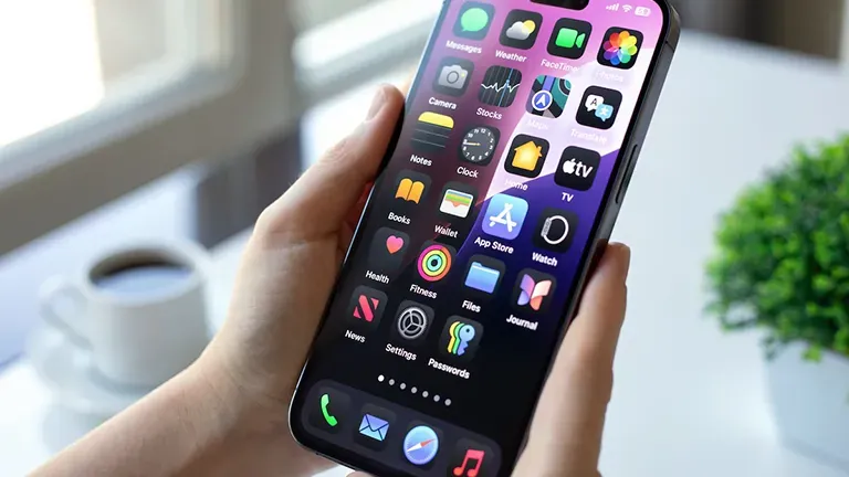 iPhone Kameraları İzinsiz Fotoğrafımızı Mı Çekiyor?