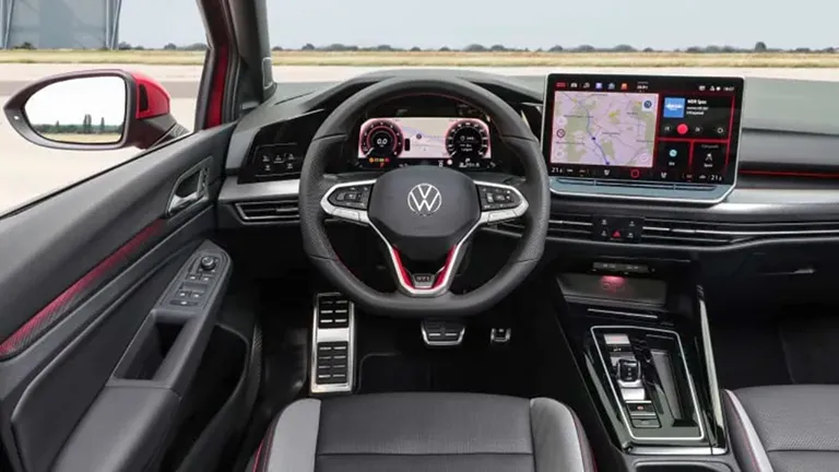 Volkswagen'ın Yeni Golf Modeli Türkiye'ye Geldi: Fiyatı da Belli Oldu!