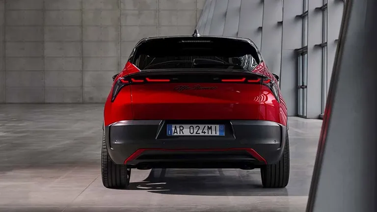 Alfa Romeo Junior Tanıtıldı: İşte Fiyatı ve Özellikleri