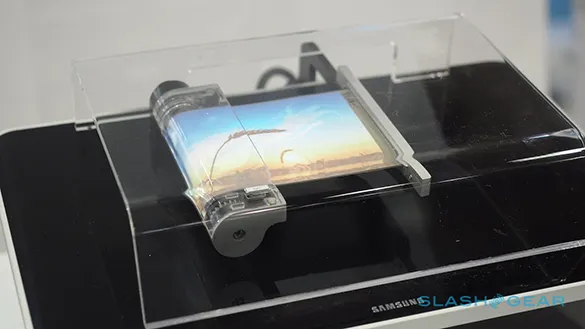 Samsung, Yuvarlanabilir Ekranlı Telefon Üzerinde Çalışıyor