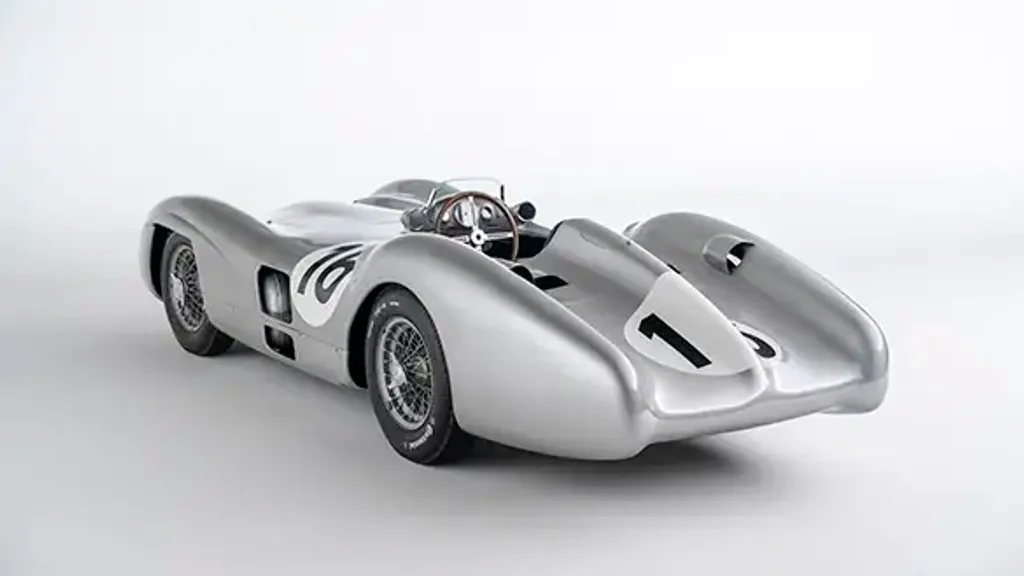 Mercedes'in Efsane F1 Aracı W196R Satışa Çıkıyor