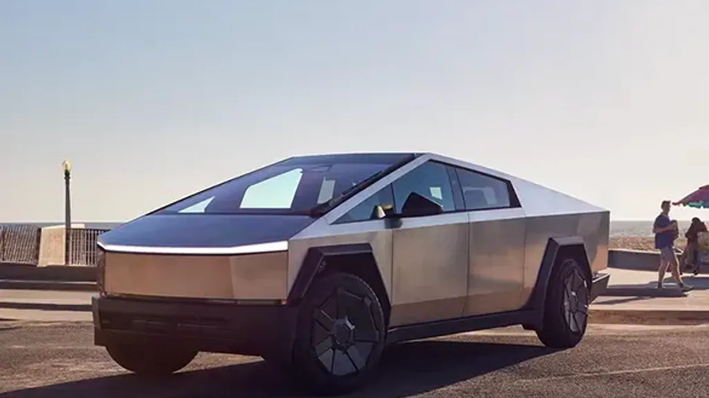 Tesla Cybertruck Kaza Sonrası Paramparça Oldu!