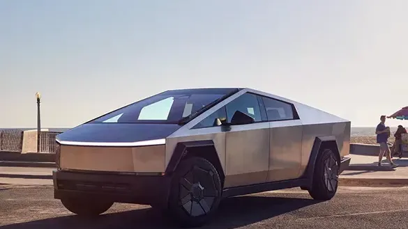Tesla Cybertruck Kaza Sonrası Paramparça Oldu!