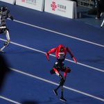 Çin'deki Robot Olimpiyatları'nda insansı robotlar üç dünya rekorunu geçti