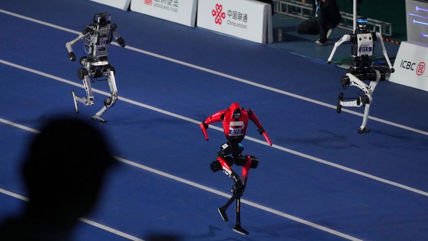 Çin'deki Robot Olimpiyatları'nda insansı robotlar üç dünya rekorunu geçti
