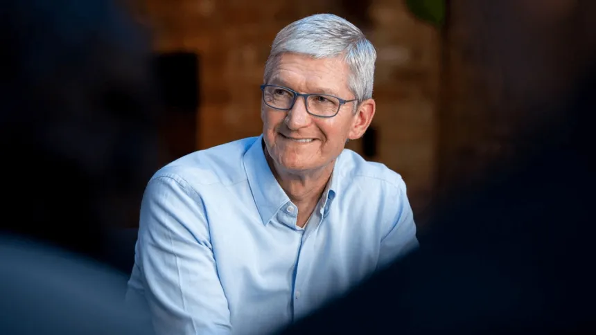 Tim Cook, 15 yılın ardından Apple CEO’luğunu John Ternus’a devretti