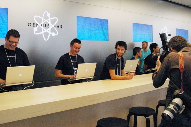 Apple Store’larda Genius Bar geri dönüyor, dev video duvarları kaldırılıyor
