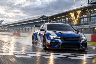 Ash Sutton Silverstone zaferiyle beşinci BTCC şampiyonluğunu kazandı