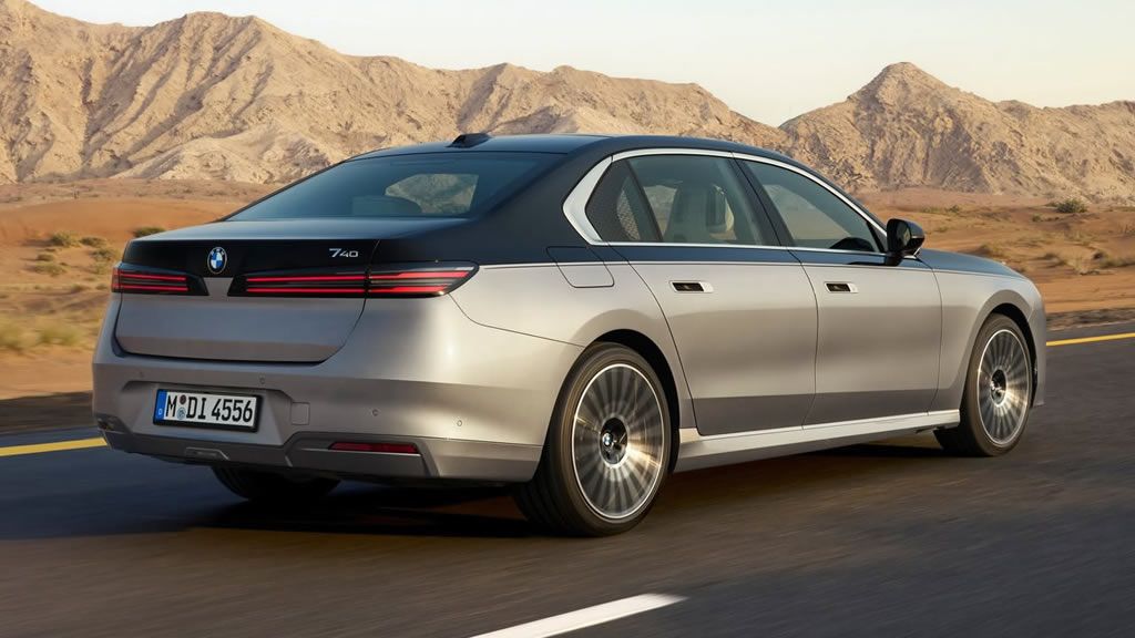 2027 BMW M760 xDrive, yaklaşık 570 beygirlik V8 motorla tanıtıldı
