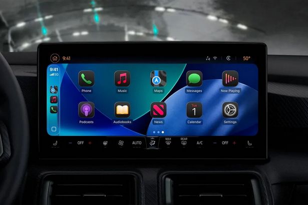 iOS 27, CarPlay’e video desteği ve yeni Siri özellikleri ekledi