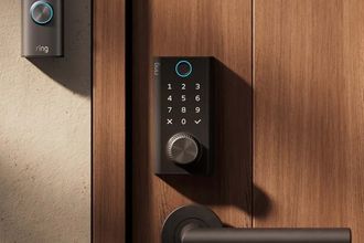 Ring Smart Lock, elle üretilen enerjiyle 30 saniye çalışıyor