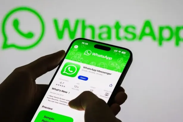 WhatsApp, iPhone’da tüm sohbet bağlantıları için uygulama içi tarayıcı geliştiriyor