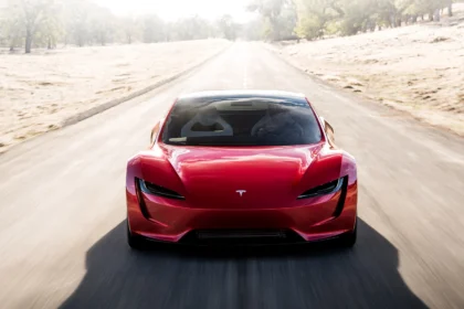 Tesla Roadster Ön Siparişe Açıldı!