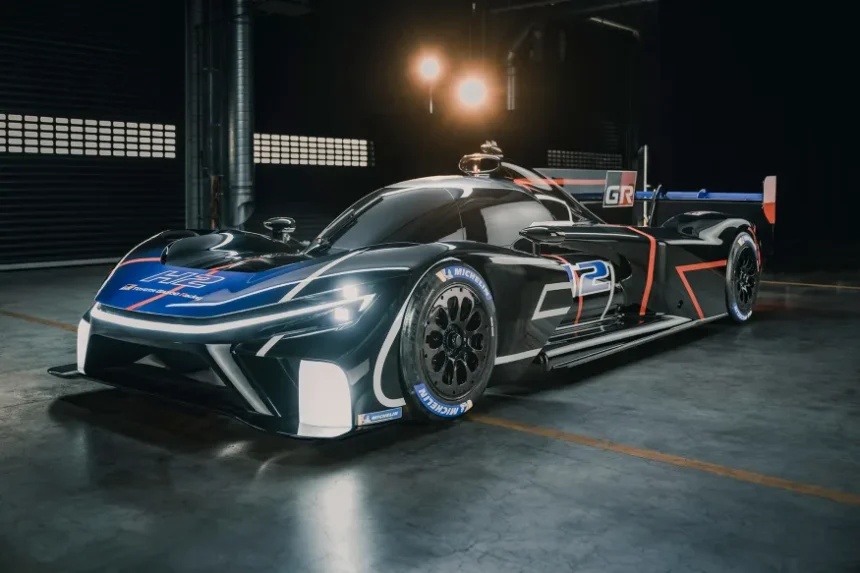 Toyota, Le Mans İçin Yarış Arabası Tanıttı! Toyota, Le Mans İçin Yarış Arabası Tanıttı!