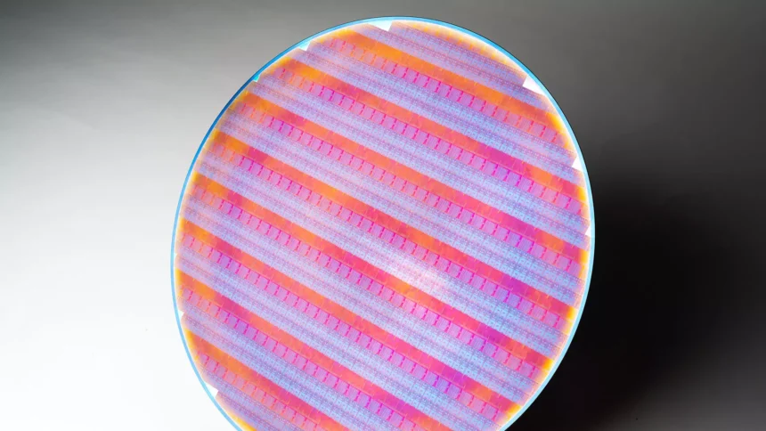 Intel, PowerVia ile Çip Üretiminde Bir Atılım Gerçekleştirdi Intel, PowerVia ile Çip Üretiminde Bir Atılım Gerçekleştirdi