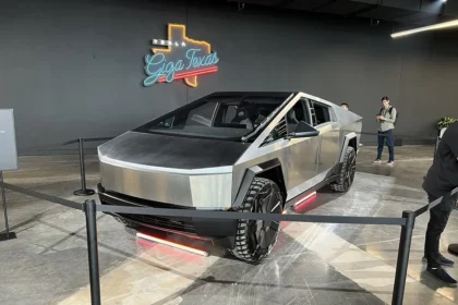 Tesla, Teksas'taki Fabrikasında İlk Cybertruck'ını Üretti