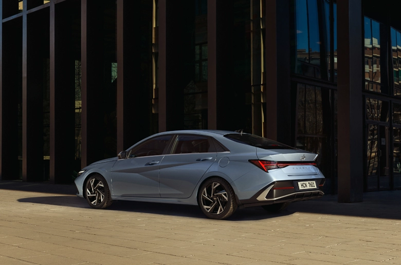 Hyundai Elantra Türkiye’de Satışa Sunuldu Hyundai Elantra Türkiye’de Satışa Sunuldu