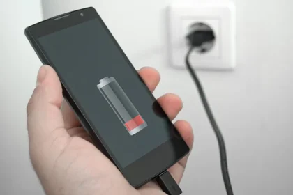 FBI İnsanları Halka Açık Telefon Şarj İstasyonlarını Kullanmamaları Konusunda Uyardı!