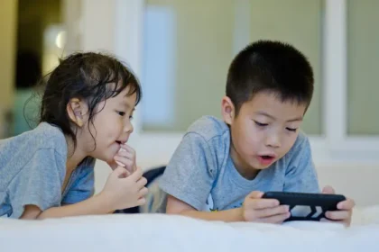 Çin Çocukların Telefonla Günde En Fazla 2 Saat Geçirmesini İstiyor!