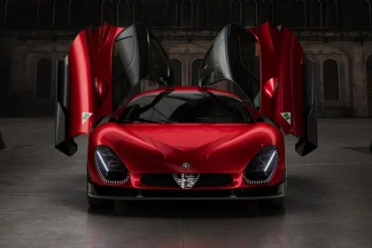 Uçak Değil Araba! Alfa Romeo, 33 Stradale Tanıtıldı!