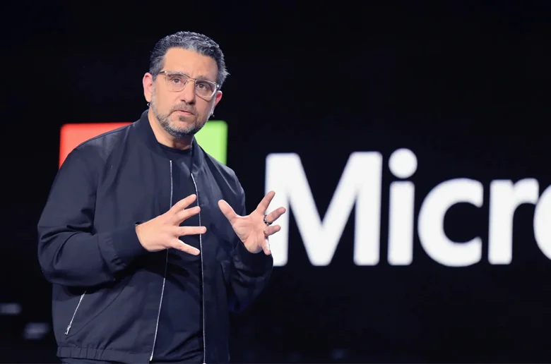 Windows ve Surface Departmanlarının Başkanı Panos Panay Microsoft'tan Ayrılıyor
