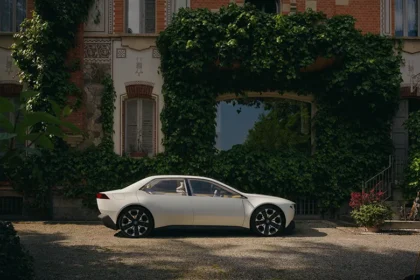 2025'in Yıldızı: BMW Vision Neue Klasse Tanıtıldı
